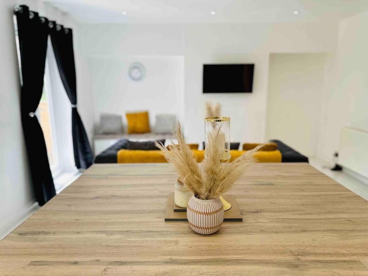 Charming 3-Bed Home Minutes From City Centre Nottingham Buitenkant foto
