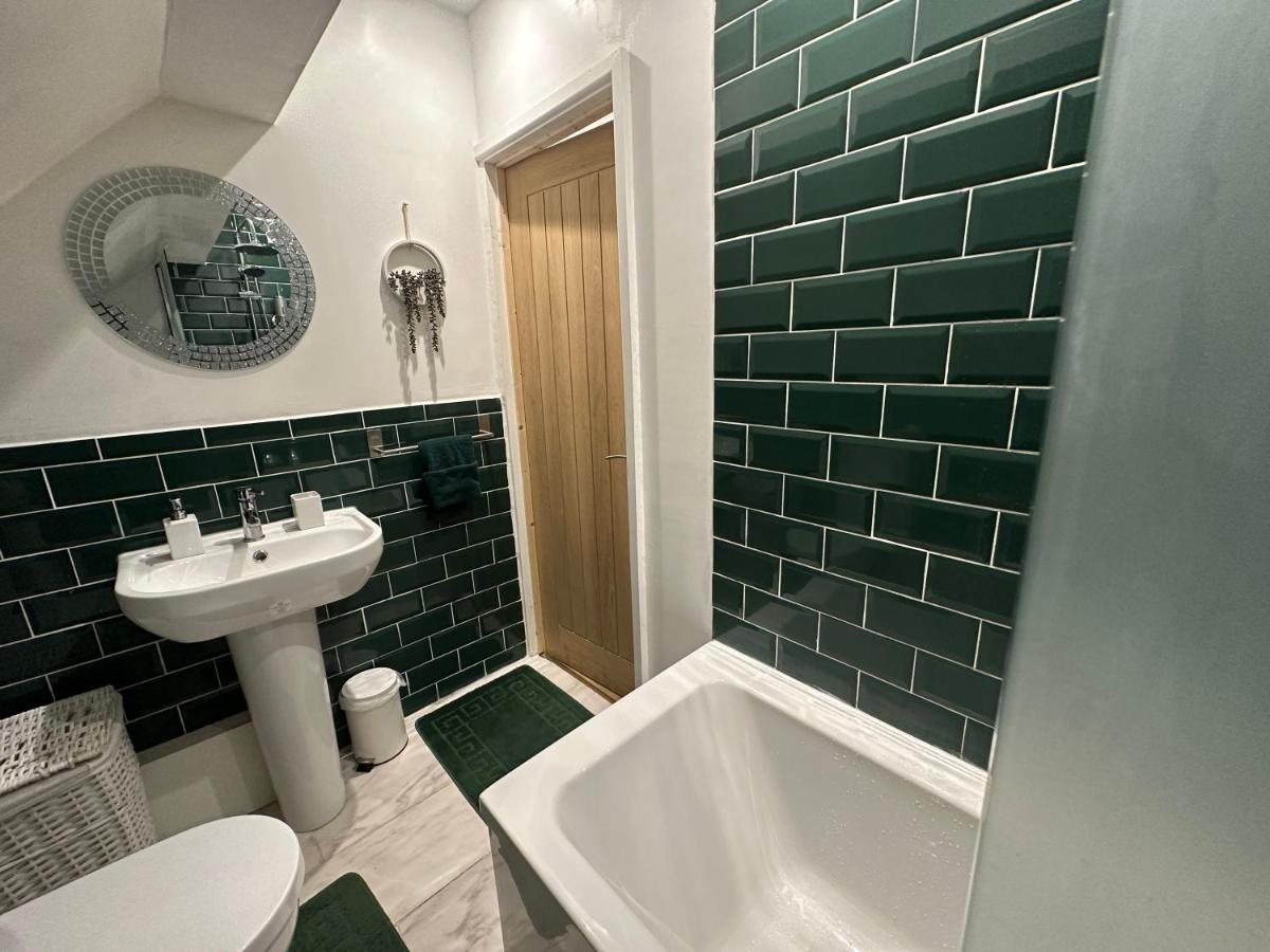 Charming 3-Bed Home Minutes From City Centre Nottingham Buitenkant foto