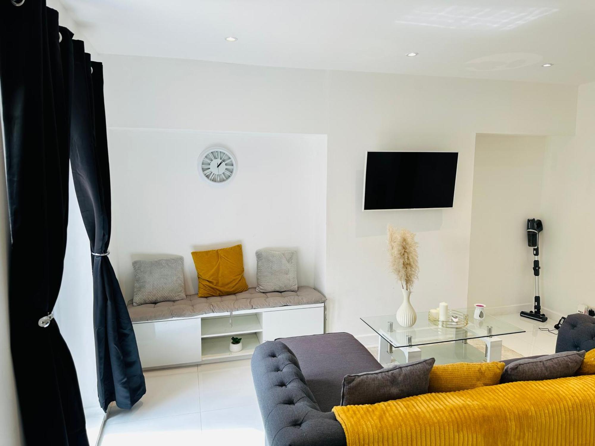Charming 3-Bed Home Minutes From City Centre Nottingham Buitenkant foto